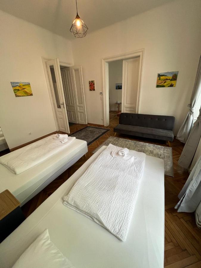 Centrally-Located Authentic Apartment Vienna Exterior photo