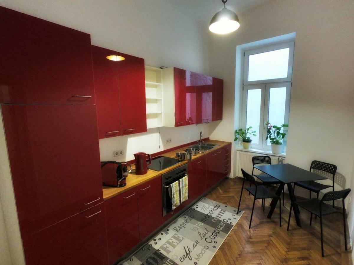 Centrally-Located Authentic Apartment Vienna Exterior photo